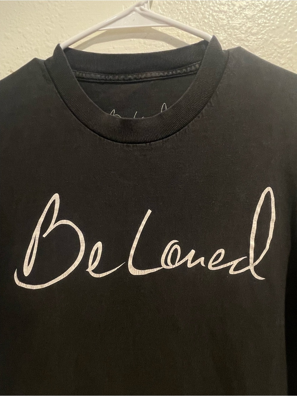 🖤 Aesthetic "Be Loved" Minimalist Script Graphic Tee Shirt Size L